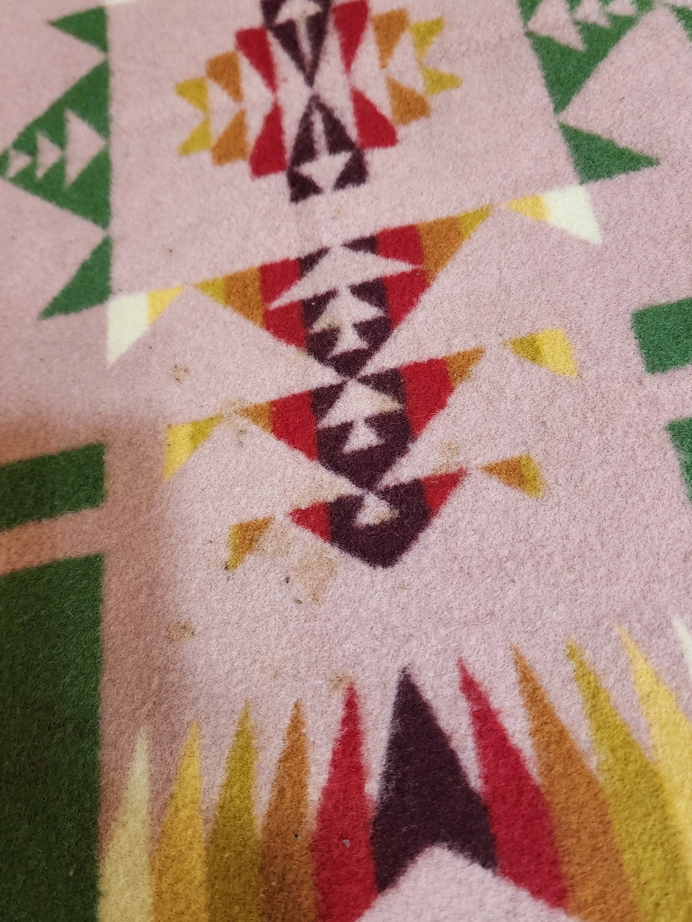 Pendleton Blue and Yellow Beaver State Label on Pink Wool - Picture 6 of 17